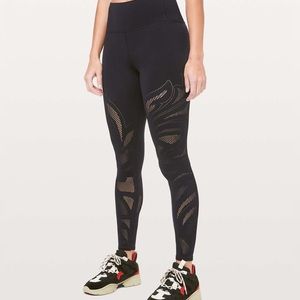 LuluLemon Reveal Tight En Avante